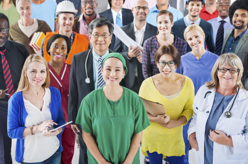 Groep mensen met diverse beroepen zoals zorg, techniek en administratie – werkzoekenden in Amsterdam